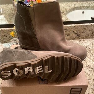 Sorel Tan and Olive Green Wedge Ankle Boots with Suede Finish
